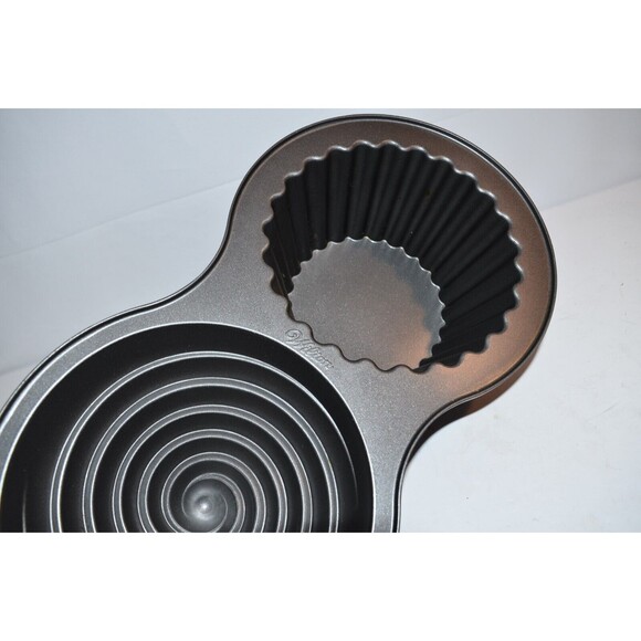 WILTON Large 3D Cupcake Pan Non-Stick Mold Jumbo Baking Cake Pan - Picture 6 of 10